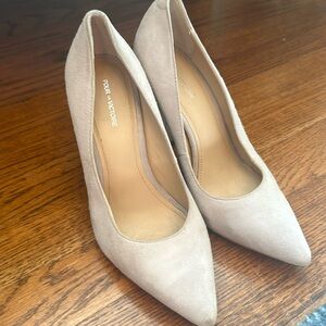 Pour La Victoire light blue suede pumps